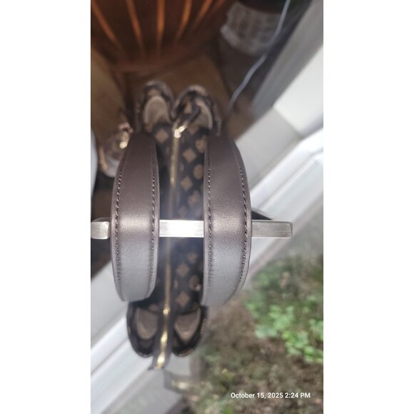 Guess 4G Noelle Tote Monogram Logo Charm Designer Handbag 14x9.5x10.3 - Picture 5 of 10